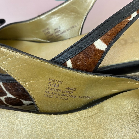 Giraffe "fur" Print Wedge "Janice" by Me Too. Size 5.5 with a 2.5" wedge heel. - Picture 7 of 9